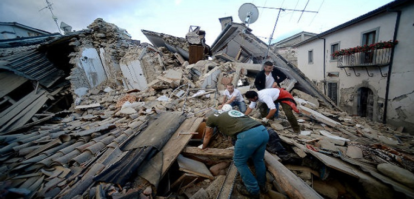 ارتفاع عدد قتلى زلزال إيطاليا إلى 267 قتيلا ونحو 400 مصاب في المستشفيات