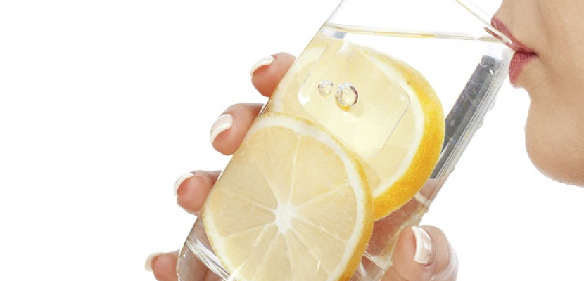 10 أسباب تجعلك تحافظ على شرب ماء الليمون
