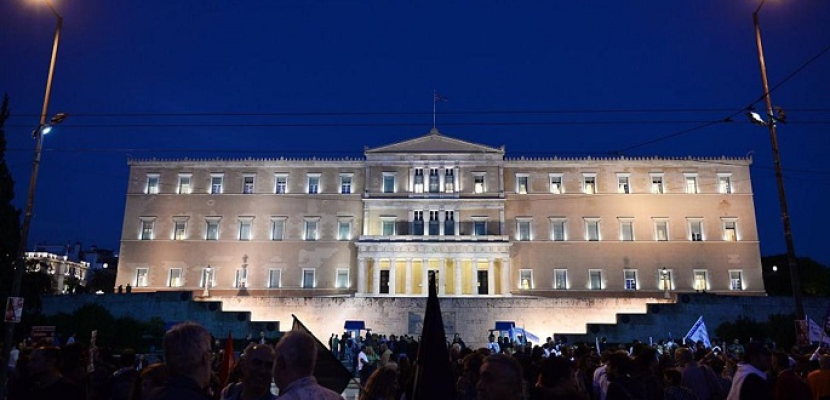 البرلمان اليوناني يقر إجراءات تقشف جديدة