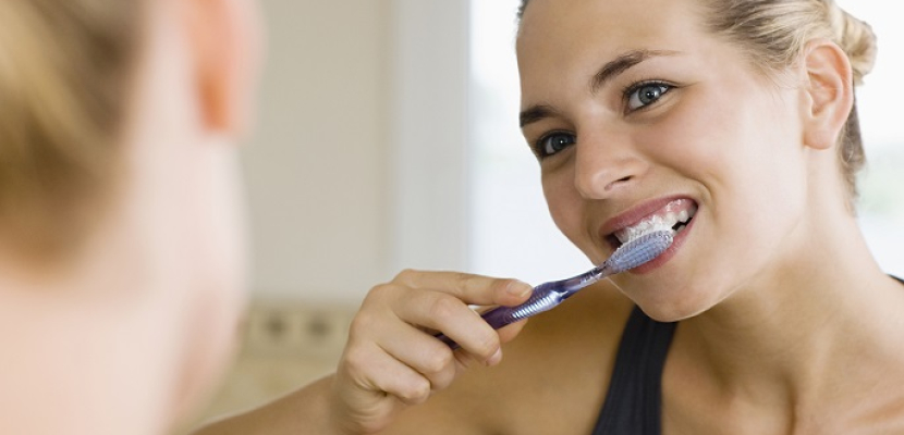 10 أخطاء تجنبيها عند تنظيف أسنانك