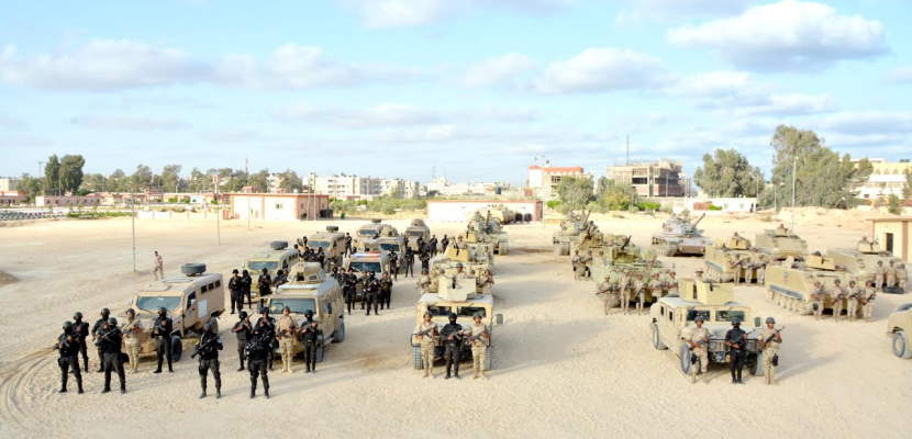 بالصور.. القوات المسلحة تبدأ حملة موسعة لتمشيط ومداهمة عدة مناطق بشمال ووسط سيناء