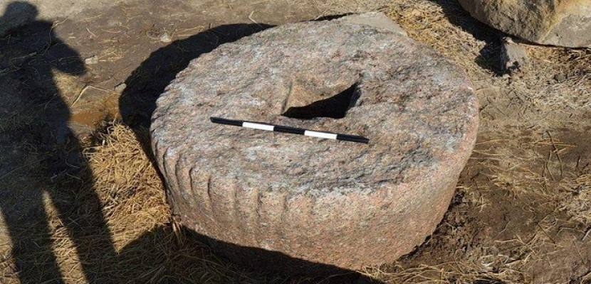 الآثار: اكتشاف كتلة حجرية عليها اسم الملك سيزوستريس الثاني بإهناسيا