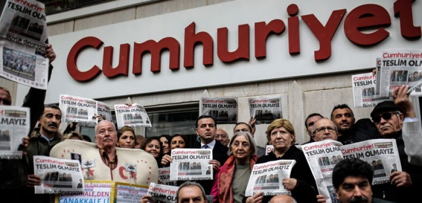 رايتس ووتش: تركيا تهاجم الإعلام المستقل لمنع انتقاد حملة التطهير