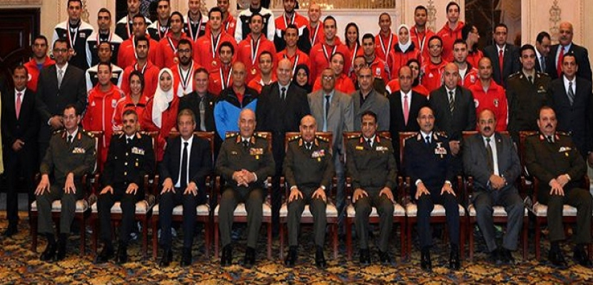 بالصور .. وزير الدفاع يكرم الأبطال الأوليمبيين من القوات المسلحة
