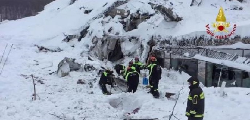 العثور على 6 أحياء بعد انهيار جليدي ضرب فندقا بإيطاليا