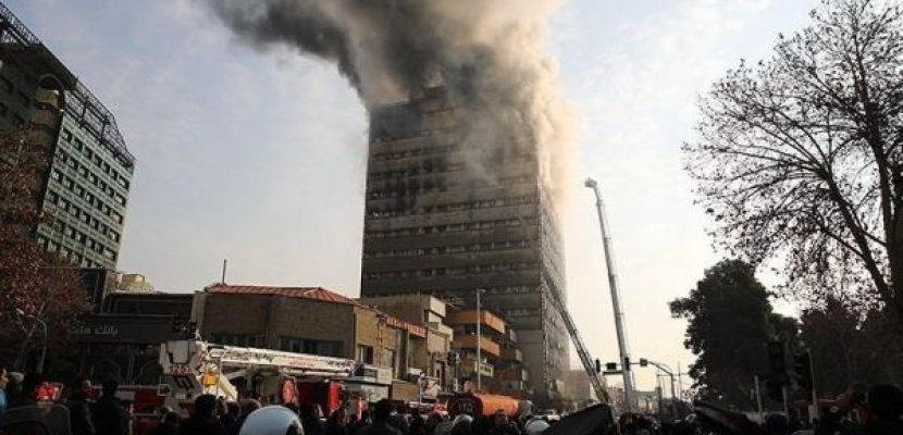 عشرات القتلى بانهيار مبنى وسط طهران