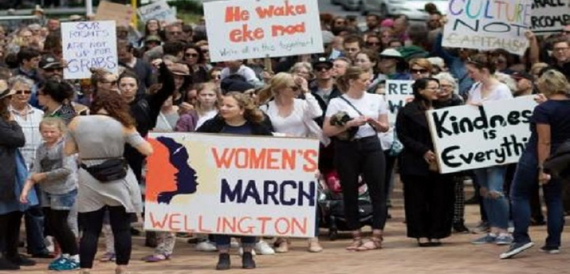 آلاف يحتجون على ترامب مع بدء “مسيرات الأخوات” في أستراليا ونيوزيلندا