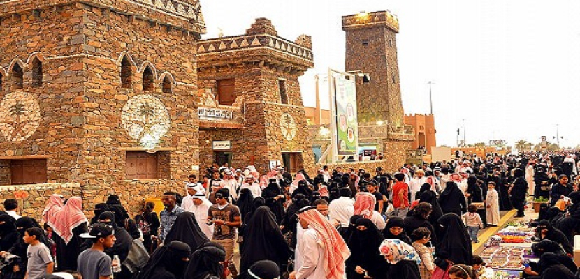 الجمهور السعودي يقبل على منتجات الحرف التراثية المصرية بـ “الجنادرية”
