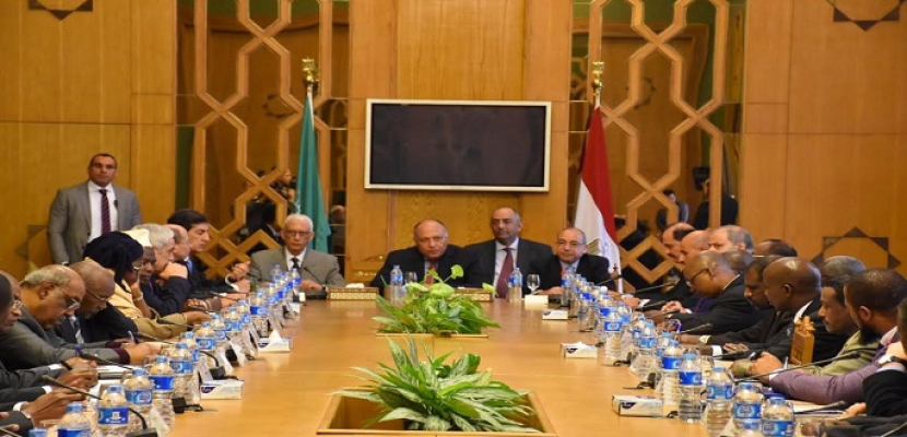 شكري يؤكد في لقاء بالسفراء الأفارقة سعي مصر للتواصل مع الأطراف الليبية لدعم اتفاق الصخيرات
