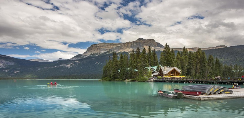 بحيرة إميرالد .. ايقونة الجمال فى كندا