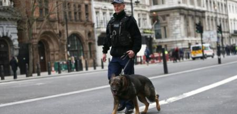 الشرطة تعيد فتح الشوارع في شرق لندن بعد إنذار بوجود طرد مشبوه