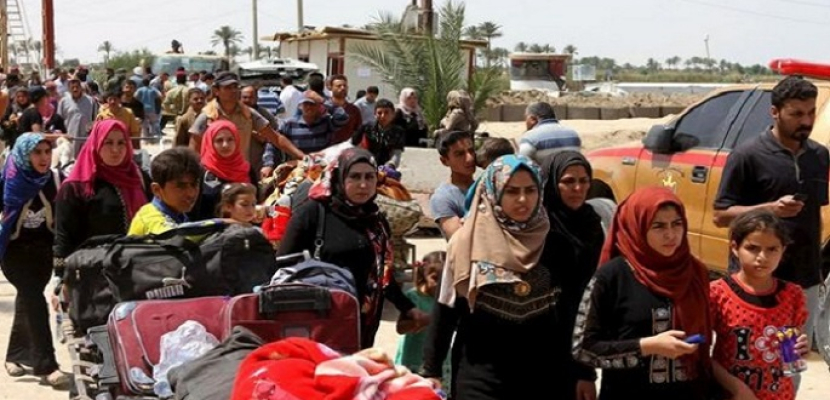 مدنيون يفرون من مناطق القتال في الموصل
