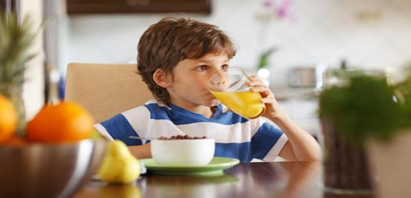 دراسة: العصير الطازج لا يسبب زيادة وزن الأطفال