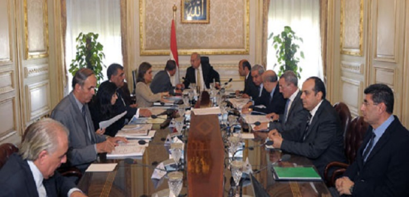 شريف إسماعيل يترأس اجتماع المجموعة الوزارية الاقتصادية