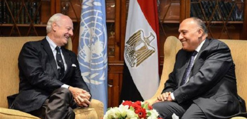 شكري يلتقي دي ميستورا ويؤكد حرص مصر على إنجاح مهمته في سوريا
