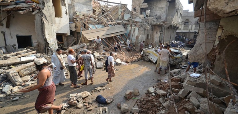 ميليشيا الحوثي تقصف حي المنظر بقذائف الهون وتفجر مسجداً بالحديدة