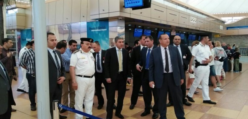 وزير الطيران المدني يتفقد مطار شرم الشيخ الدولي