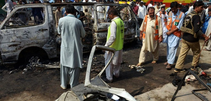 مقتل 10 في تفجير قنبلة استهدف حافلة بشمال غرب باكستان