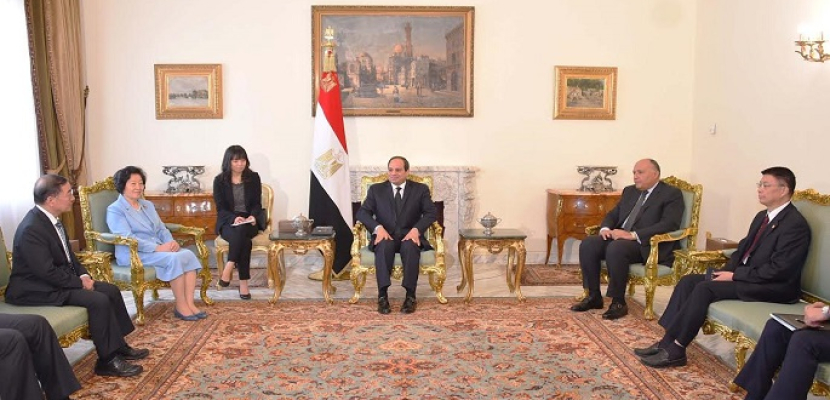 السيسي يؤكد أهمية مواصلة الارتقاء بالتعاون الاقتصادي والتجاري بين مصر والصين