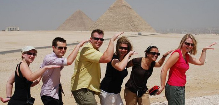 إندبندنت: تدعو البريطانيين للعودة إلى قضاء عطلاتهم بمصر