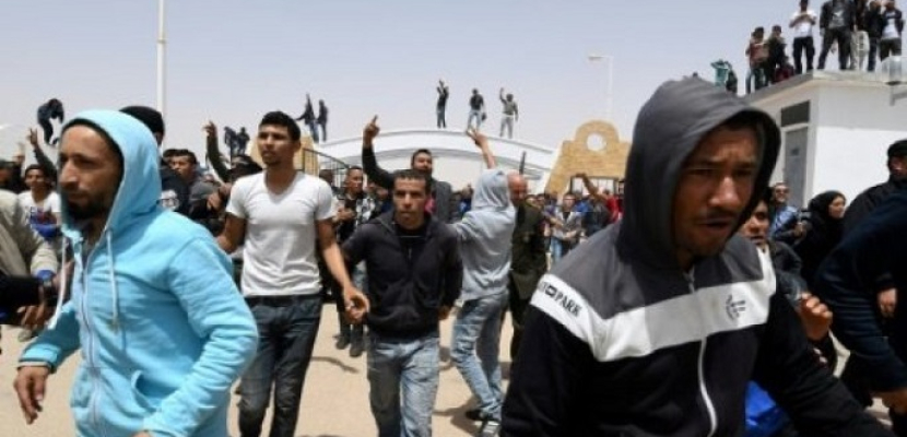 إقالة مسؤولين محليين في تونس على خلفية تظاهرات شعبية