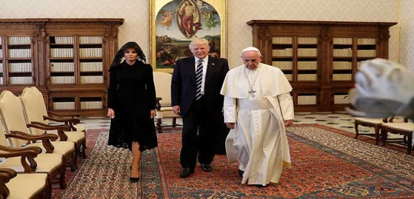 بابا الفاتيكان يستقبل الرئيس الأمريكي بالقصر الباباوي في روما
