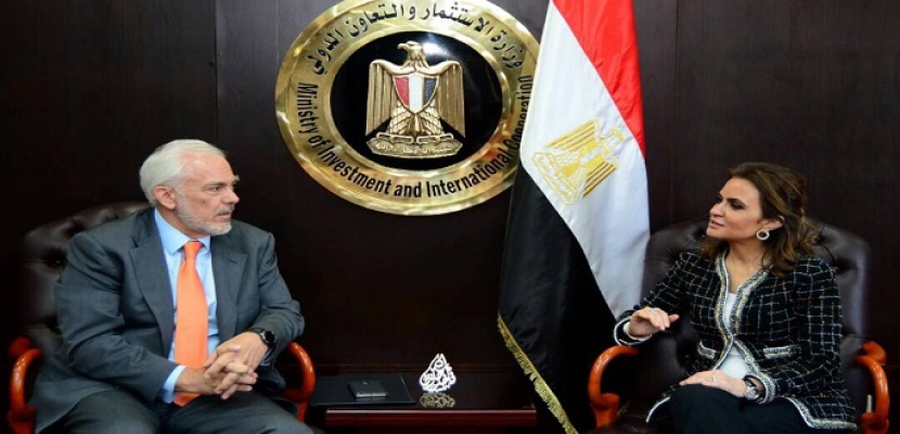 نصر تبحث مع سفير اليونان زيادة الاستثمارات في مصر