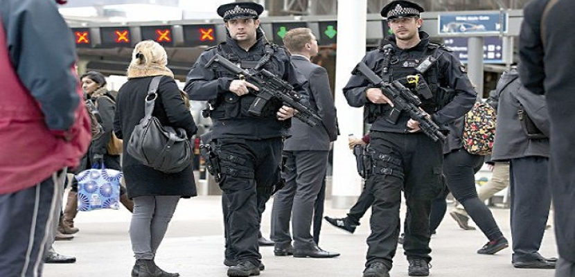 شرطة بريطانيا: وحدة تفكيك مفرقعات تشارك في تفتيش منشأة بجنوب مانشستر