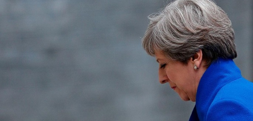الحكومة البريطانية في موقف حرج قد يؤدى إلى المطالبة باستقالتها