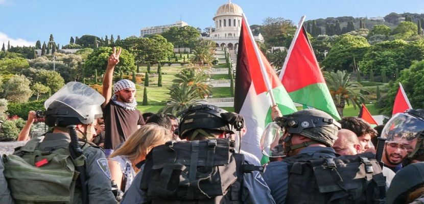 عشرات الفلسطينيين يتظاهرون فى حيفا احتجاجا على قيام يهودى بدهس فلسطينية