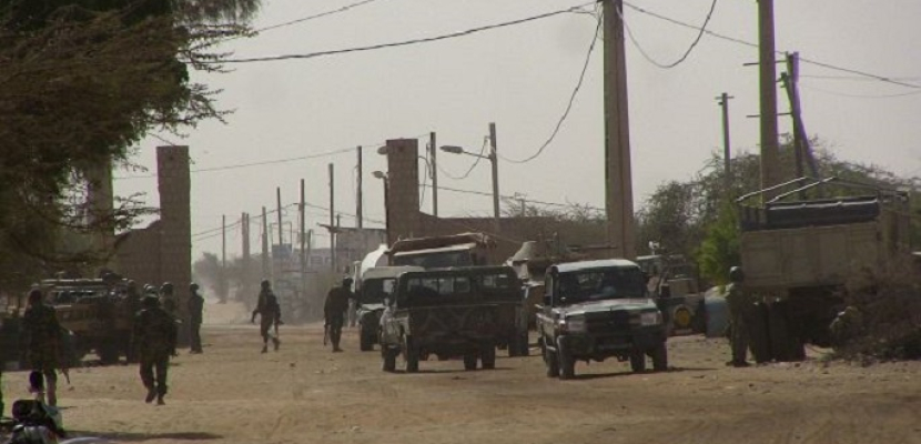 مصادر: مسلحون يهاجمون قاعدة عسكرية في مالي ويقتلون 16 جنديا