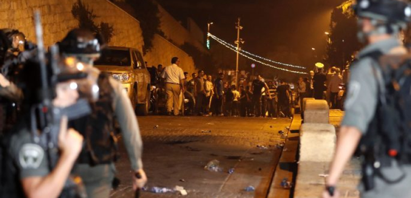 اشتباكات بين الفلسطينيين والاحتلال الإسرائيلي على أطراف رام الله لليلة الثالثة على التوالي