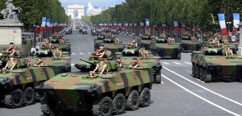 عرض عسكري في باريس وتكريم لضحايا اعتداء نيس