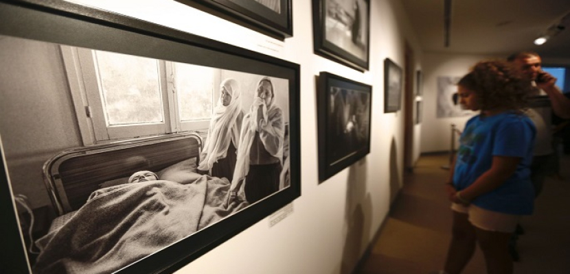 معرض “انتفاضة” ينعش الذاكرة الفلسطينية بصور التقطت قبل 30 عاما