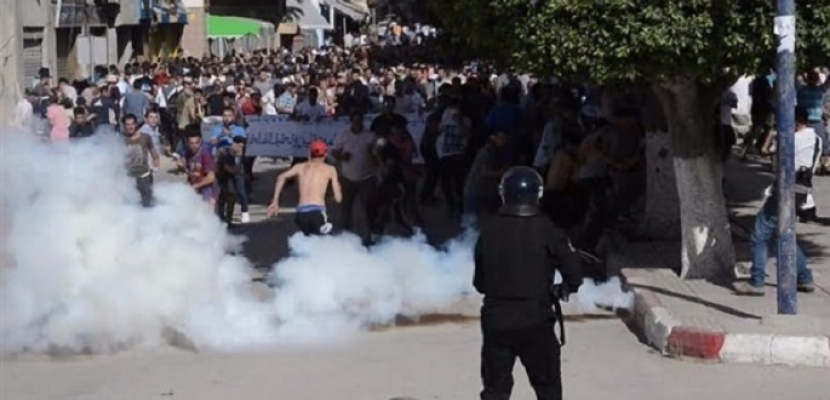 عشرات الجرحى في صدامات بين قوات الأمن ومتظاهرين في الحسيمة