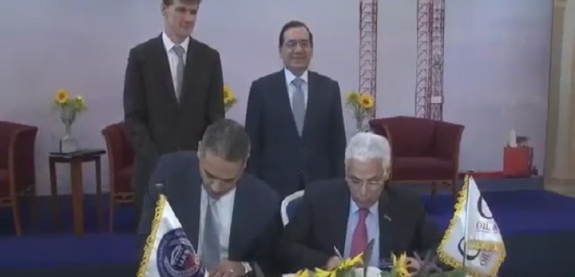 الملا يشهد توقيع اتفاقية تعاون بين شركة مهارات الزيت والغاز و”بيرسون” البريطانية