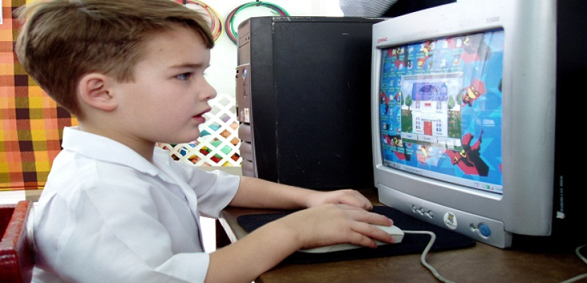 الآثار الضارة لأجهزة الكمبيوتر على عيون الأطفال