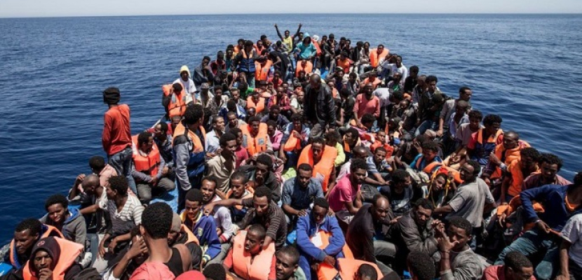 البحرية الليبية :انقاذ 698 مهاجرًا غير شرعي بينهم ليبيون