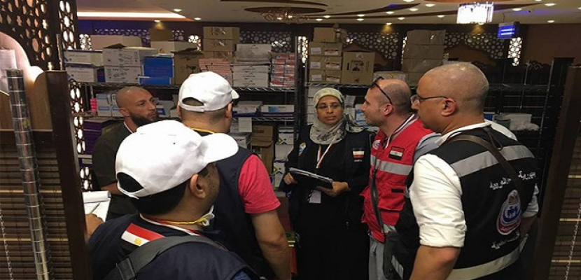 رئيس بعثة الحج الطبية يزور الحجاج المصريين المحتجزين بأحد مستشفيات مكة