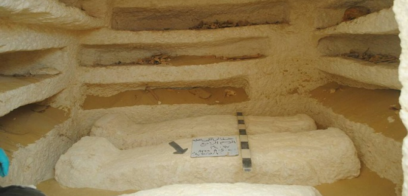 بالصور .. الآثار: اكتشاف 3 مقابر آثرية تعود للعصر البطلمى بمنطقة الكمين الصحراوي بالمنيا