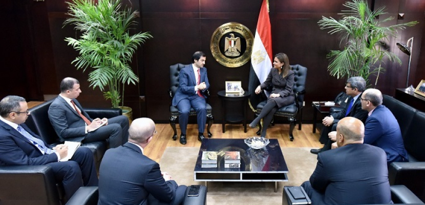 وزيرة الاستثمار تبحث مع الرئيس التنفيذى لمجموعة أبوظبى المالية زيادة استثماراتها فى مصر