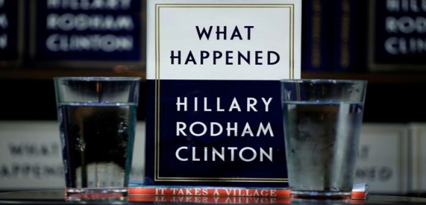 كتاب هيلاري كلينتون (هذا ما حدث) يتصدر قوائم الأكثر مبيعا