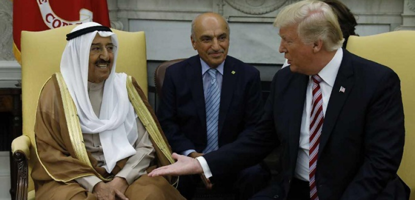أمير الكويت يجري مباحثات مع ترمب بالبيت الأبيض