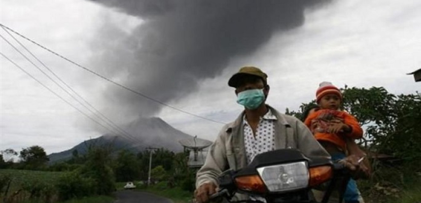 ثوران بركان أجونج الإندونيسي بات وشيكا وفرار 50 ألف شخص