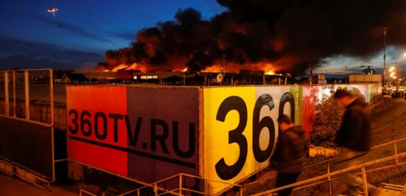 قوات الطوارئ الروسية تجلي 3 آلاف شخص جراء حريق هائل غرب موسكو