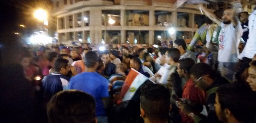 المصريون يحتفلون بصعود مصر لكأس العالم في عدة مناطق
