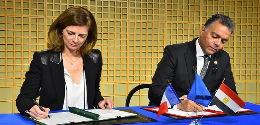 بالصور .. توقيع 16 اتفاقاً وإعلان نوايا خلال زيارة الرئيس السيسى لفرنسا