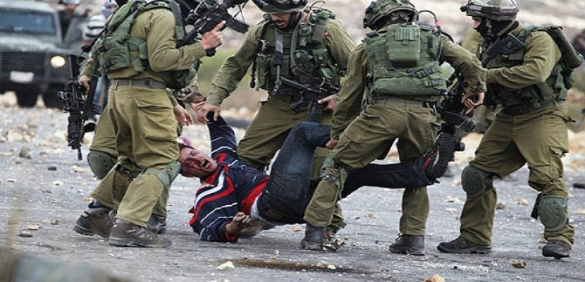 الاحتلال الإسرائيلي يعتقل 5 فلسطينيين من نابلس وقلقيلية