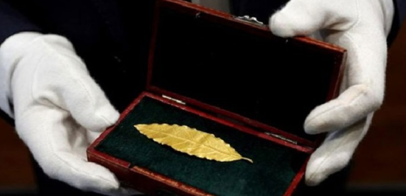 بيع ورقة ذهبية من تاج نابليون في المزاد