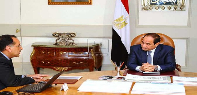 الرئيس السيسي يصدر قرارا بتولي وزير الإسكان مهام رئيس الوزراء لحين عودة شريف إسماعيل من العلاج